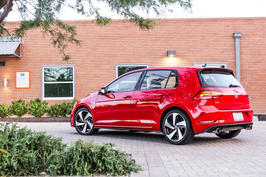  Volkswagen Golf GTI 5-Door (Typ 5G) 2017 года  (NA) (фото 20 из 41)